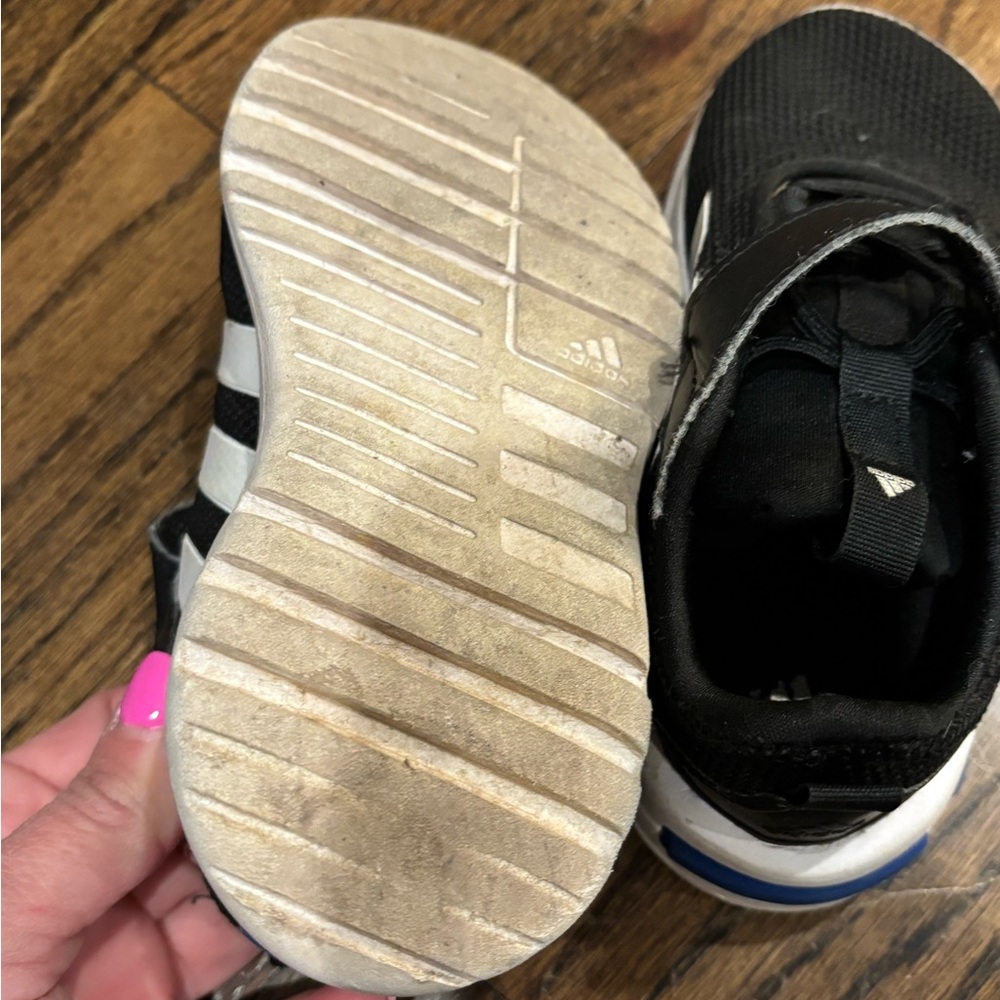 adidas Kids Black and White Slip-On Sneakers with Velcro Strap 8.5 - Picture 5 of 6